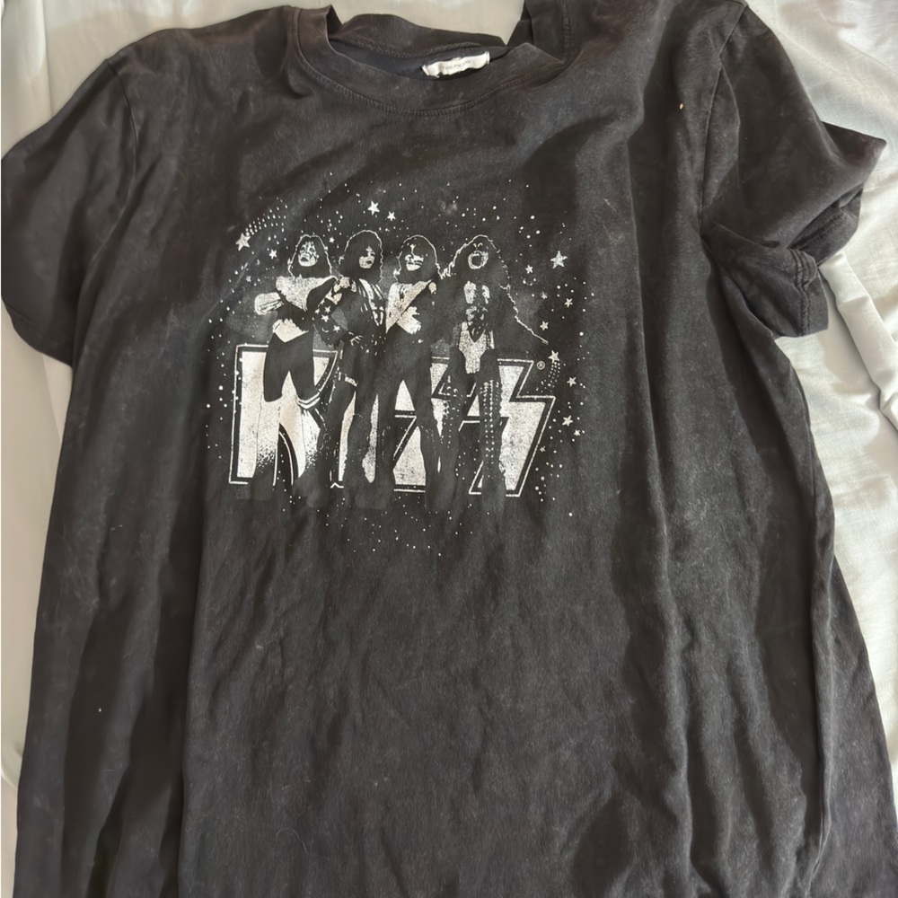 kiss tee